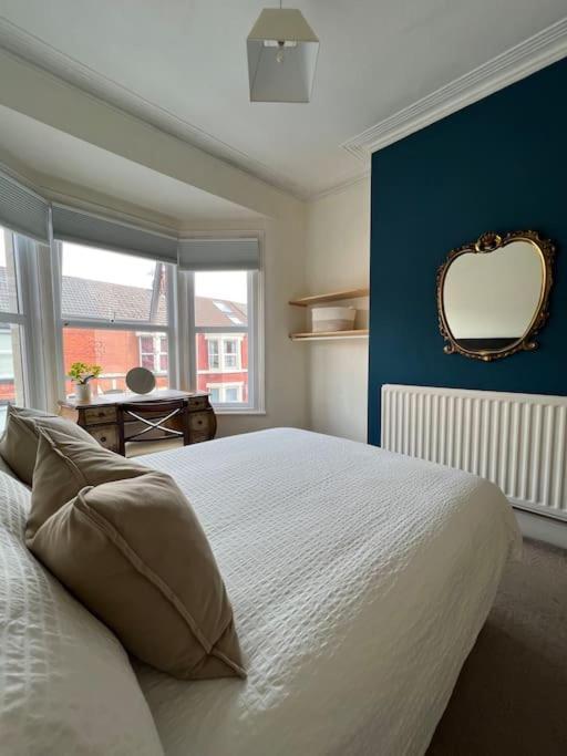 2025 Award Winner Liverpool Strawberry House - 3 Bedrooms Exterior photo