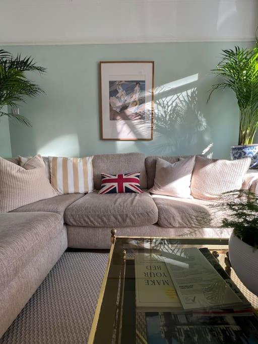 2025 Award Winner Liverpool Strawberry House - 3 Bedrooms Exterior photo
